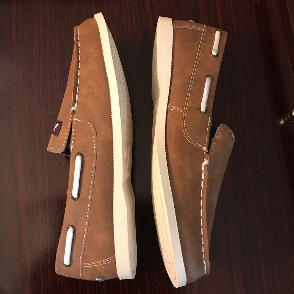 Woman’s Classic Nautica Tan White Rope Slip Ons! - Picture 3 of 15